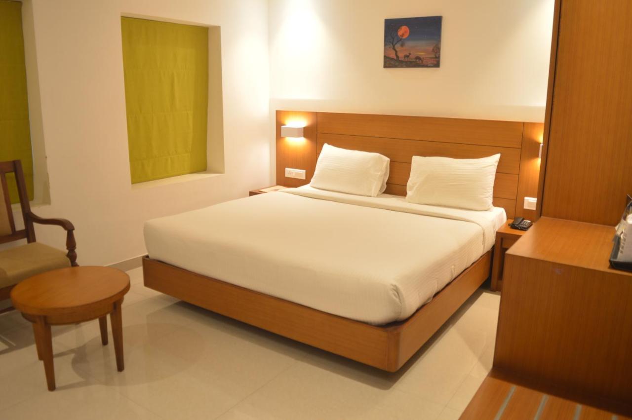 Hotel Apsara Shoranur Kültér fotó